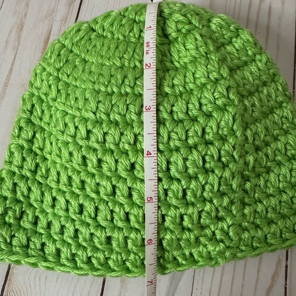 Green Monster Eye Kids Crochet Hat - Picture 4 of 7